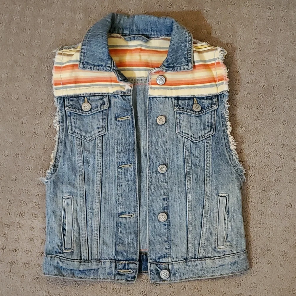 Custom patch denim vest - Picture 1 of 12